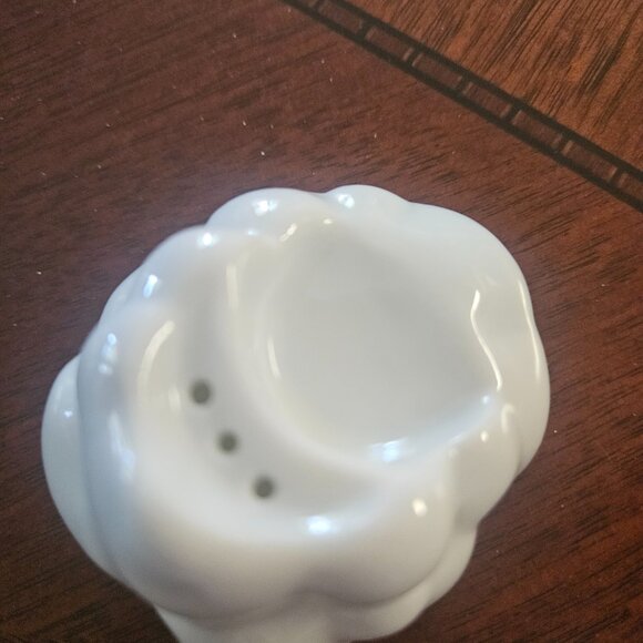 Salt and Pepper Shakers - Picture 3 of 5